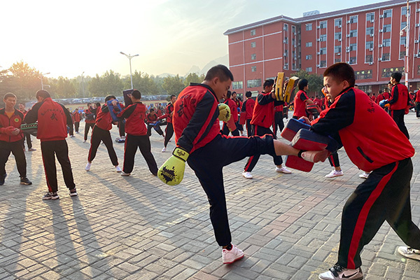 河南少林寺文武学校全托班学费一年多少钱?